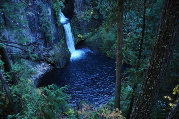 Toketee Falls, a mais bela cachoeira na Umpqua National Forest, no sul do Oregon, estado da costa oeste dos Estados Unidos